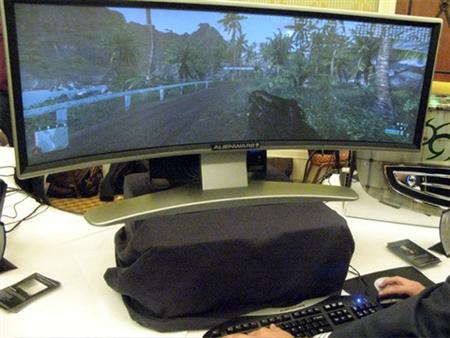 ces-2008-alienware-curve-display.jpg